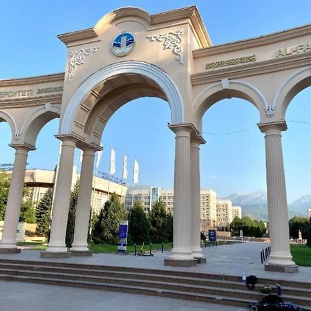 Отличная квартира со всеми удобствами. Алмати Екстер'єр фото